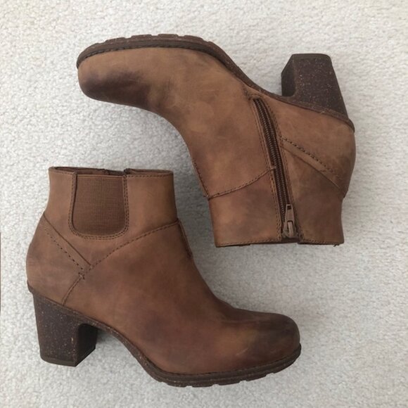 Clarks Indigo Mission Ankle Boots in Tan Nubuck Leather, Size 7 - Picture 1 of 11